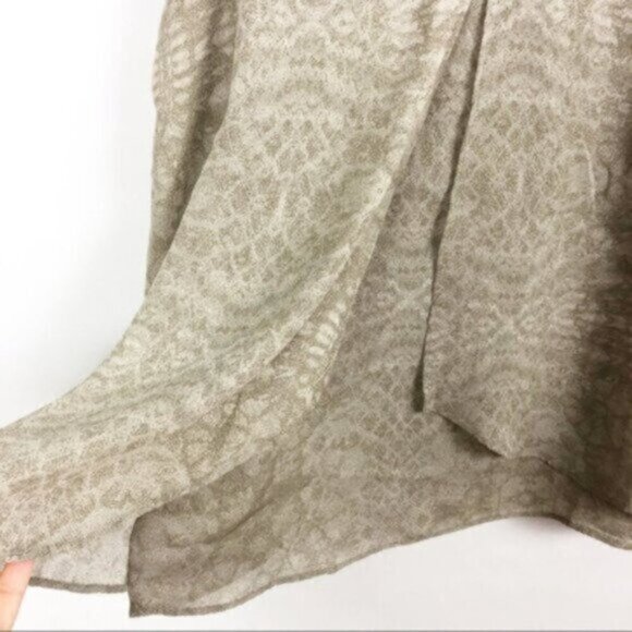NWT Ann Taylor | Women's Tan & Cream Snake Print Top Size XS - Picture 4 of 4